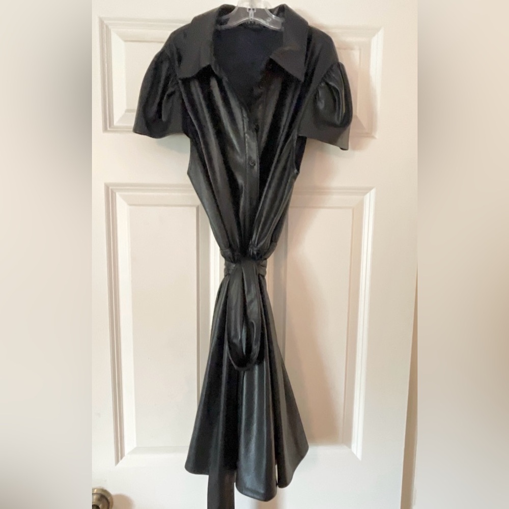 ALICE + OLIVIA VEGAN FAUX LEATHER BLACK TIE WAIST DRESS. NWOT. SZ. 8. WOW!!